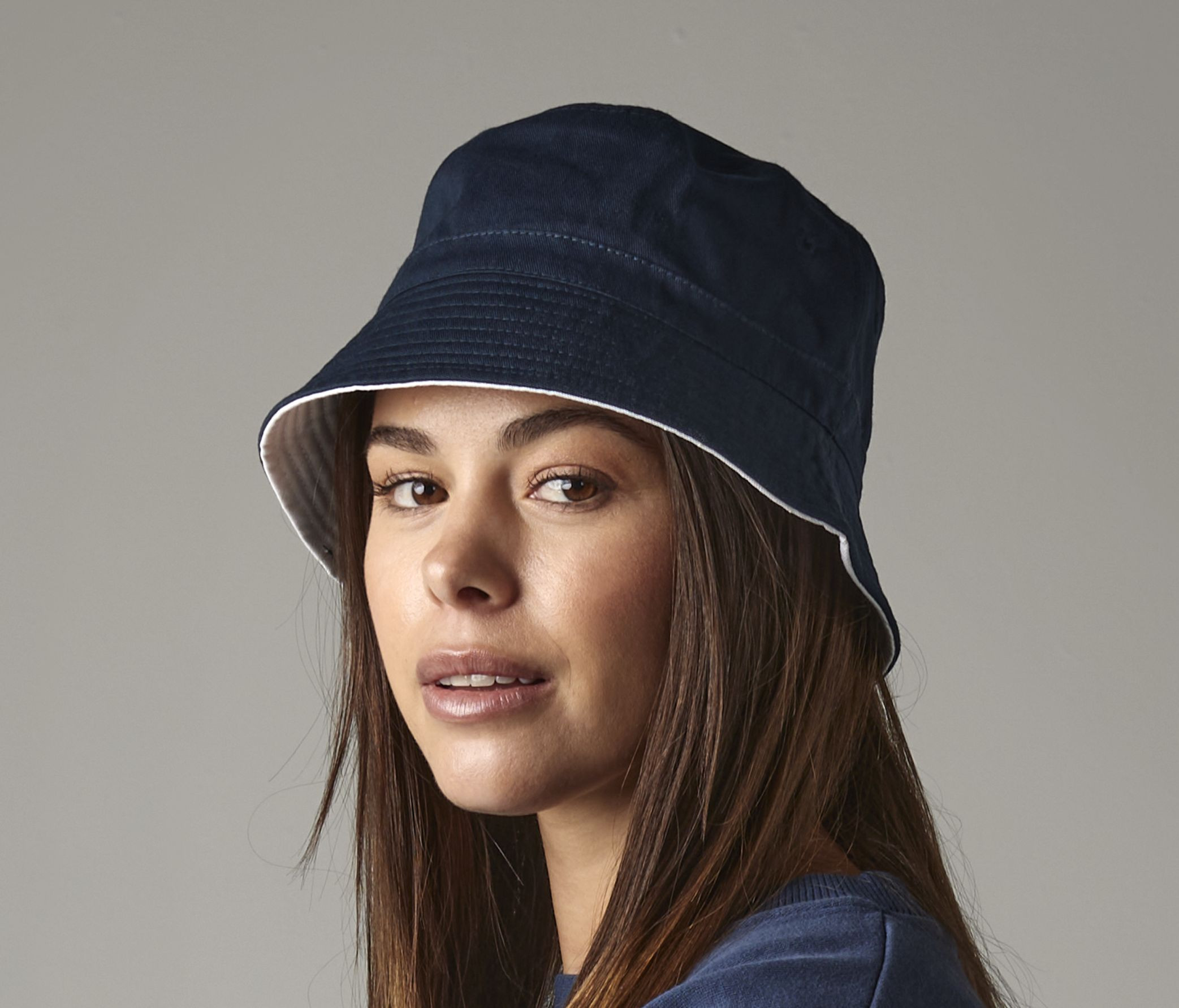 REVERSIBLE BUCKET HAT