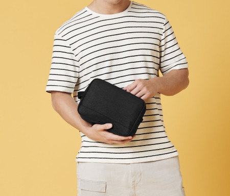 RECYCLED ESSENTIALS WASH BAG