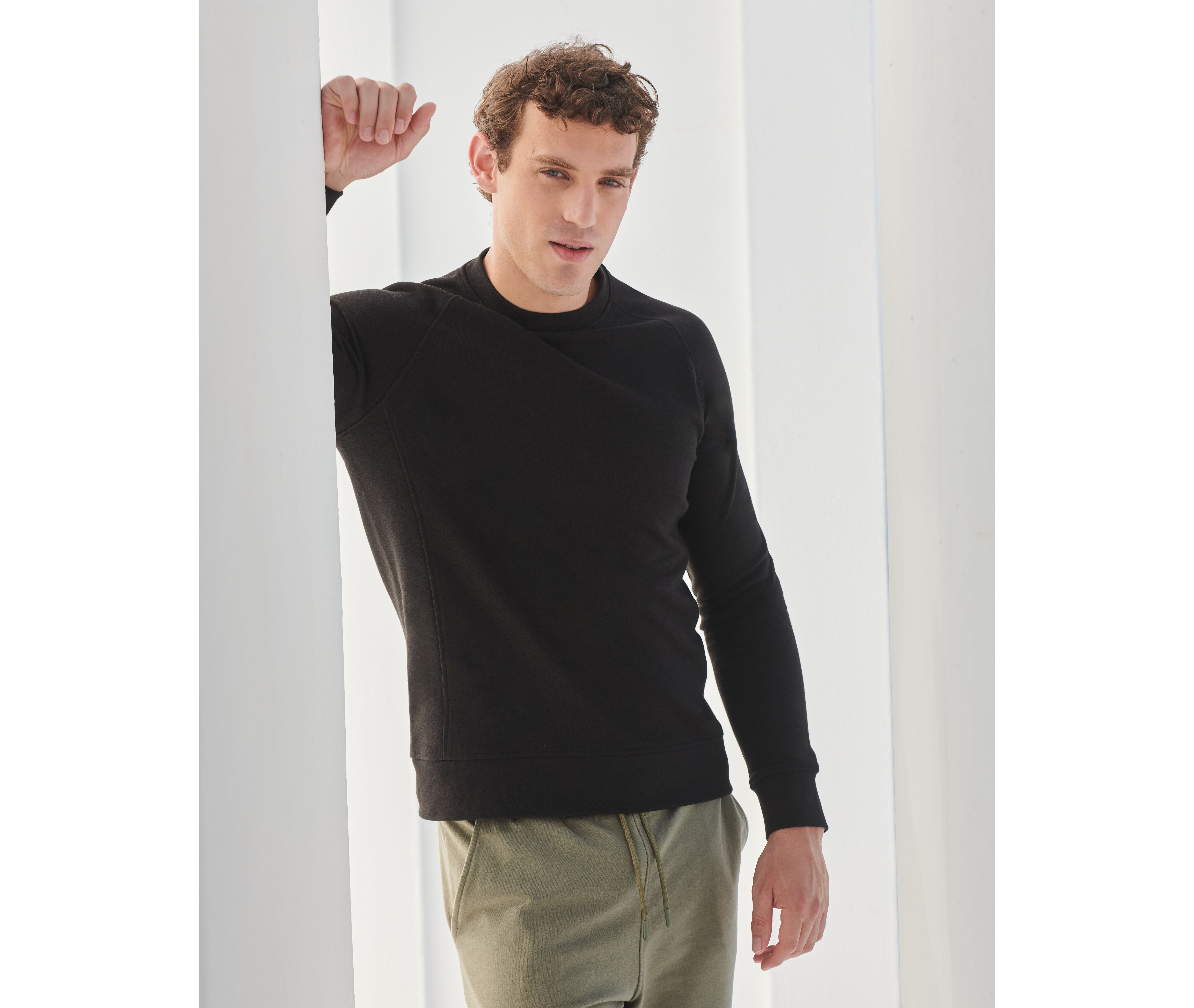 UNISEX SLIM FIT SWEAT