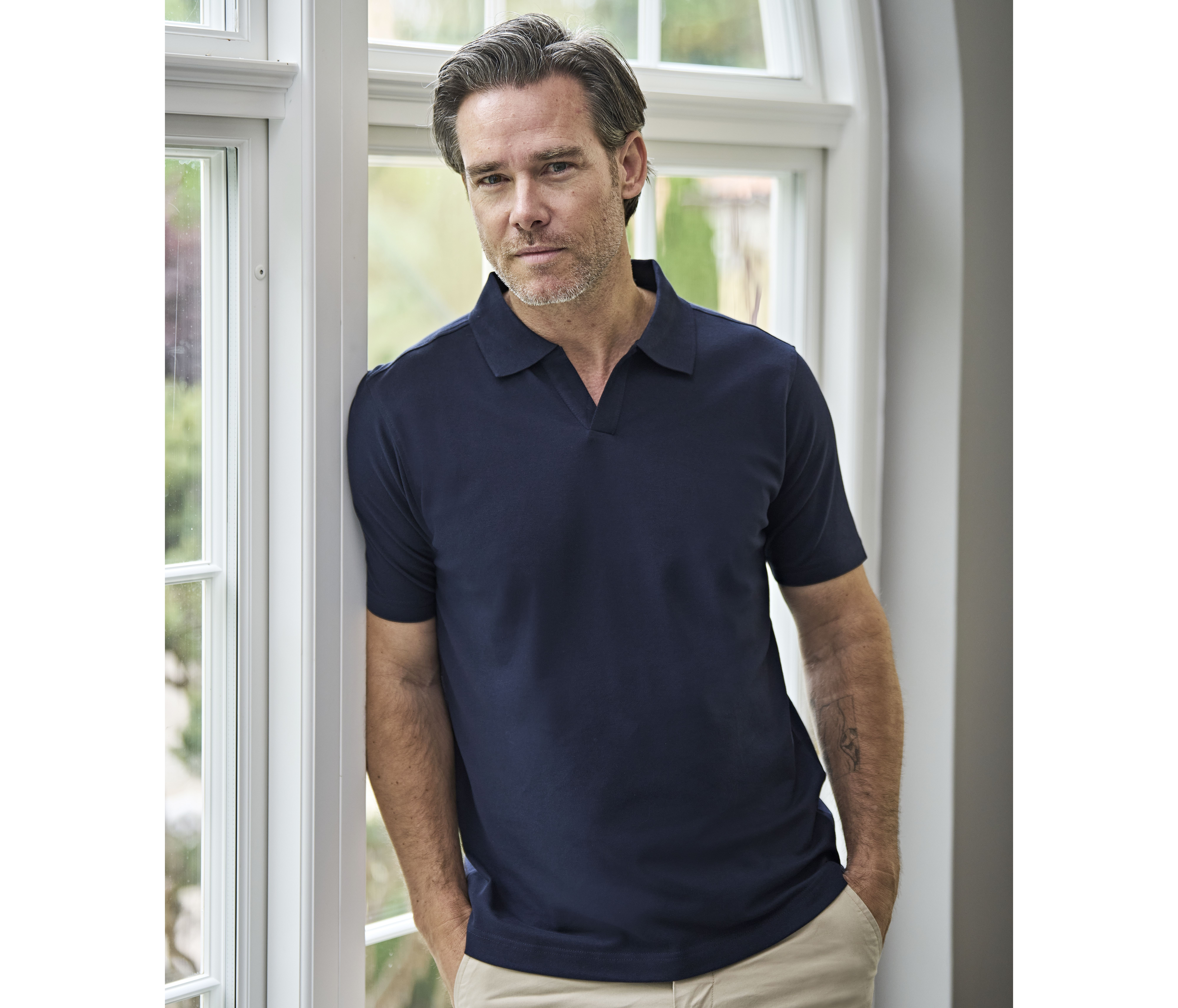 LUXURY STRETCH V-NECK POLO