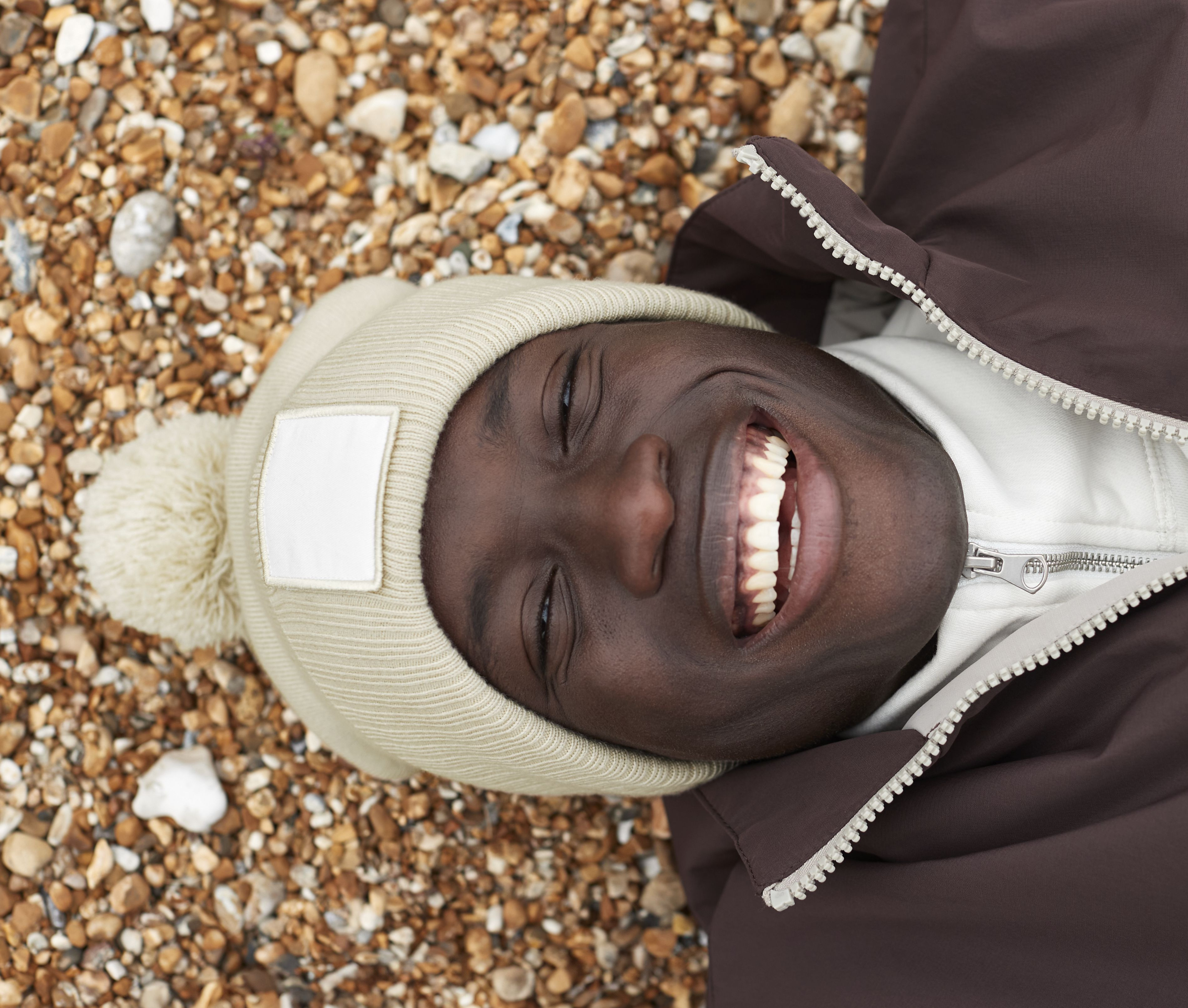 APPLIQUÉ PATCH POM BEANIE