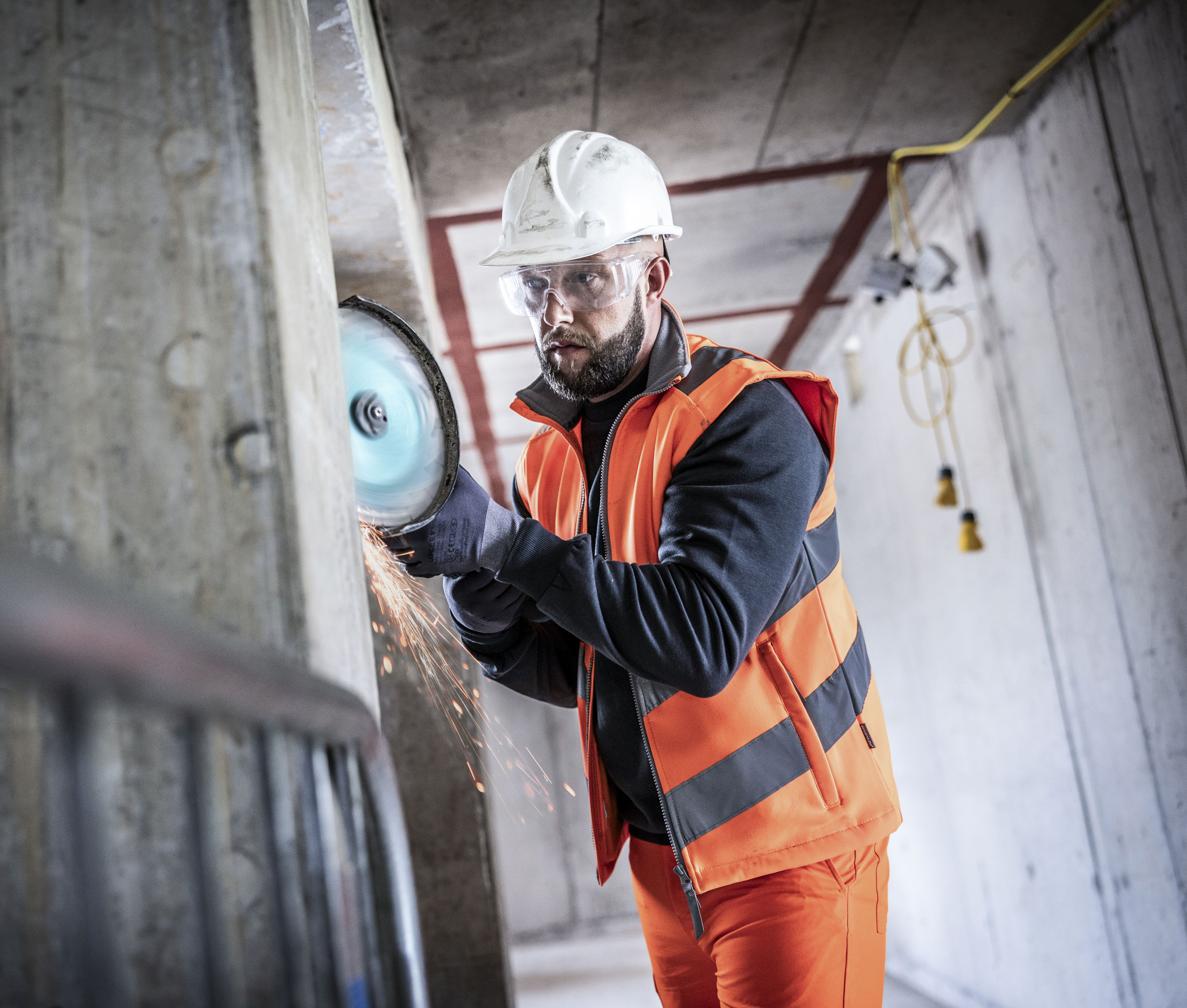 HI-VIS PRO CONTRACT ABLAZE SOFTSHELL BODYWARMER