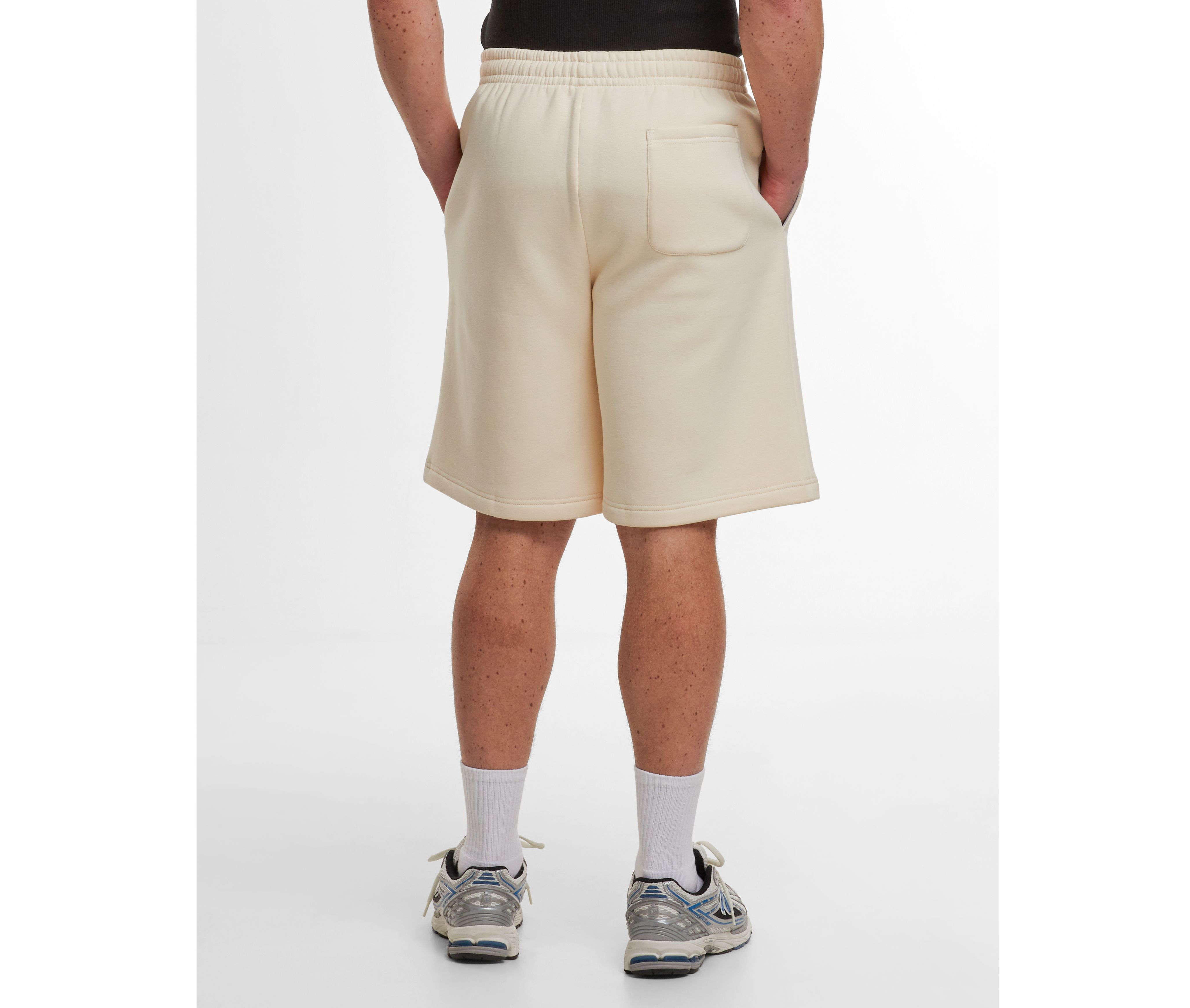 FLUFFY SWEATSHORTS