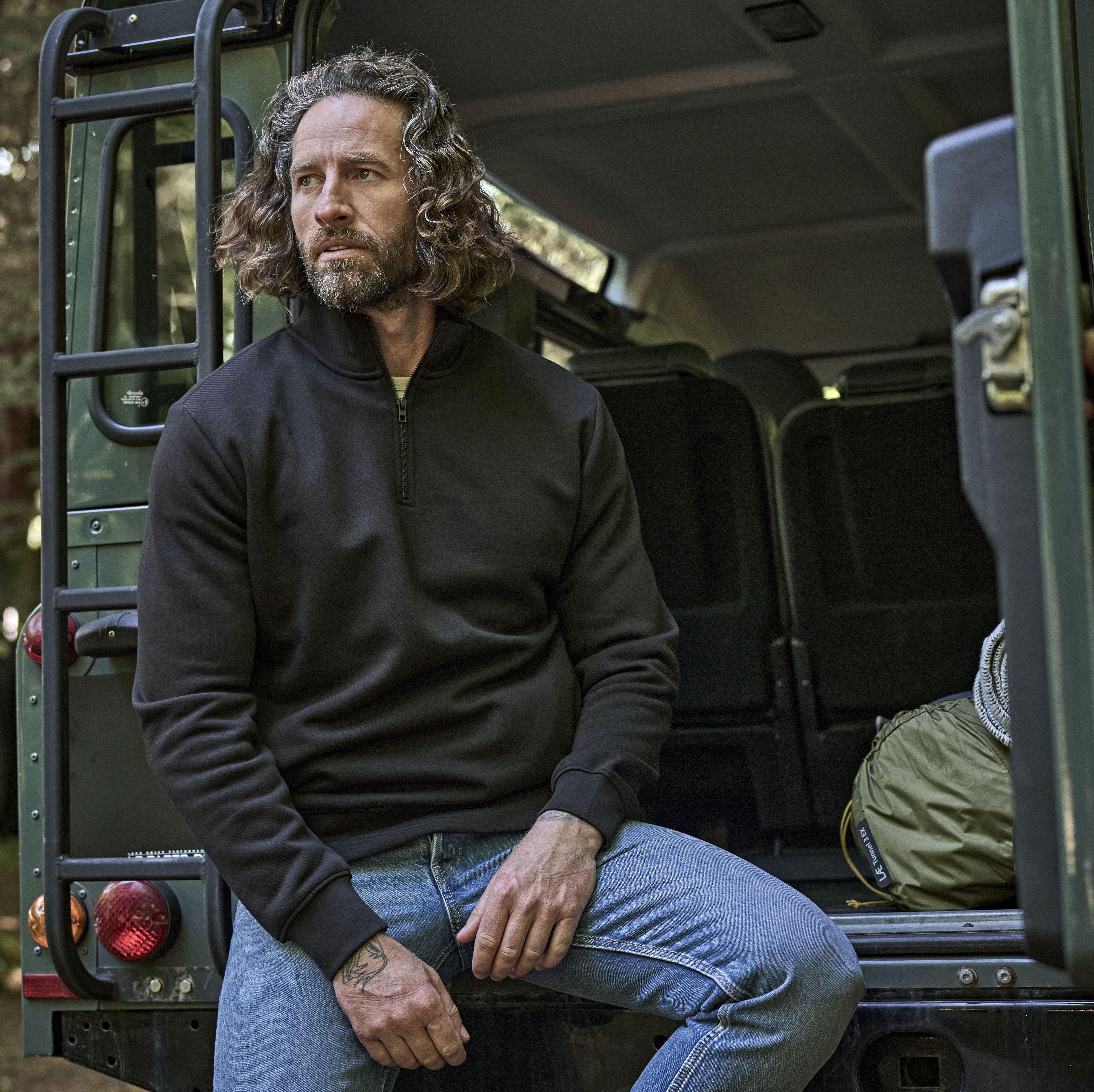 HALF ZIP SWEATSHIRT