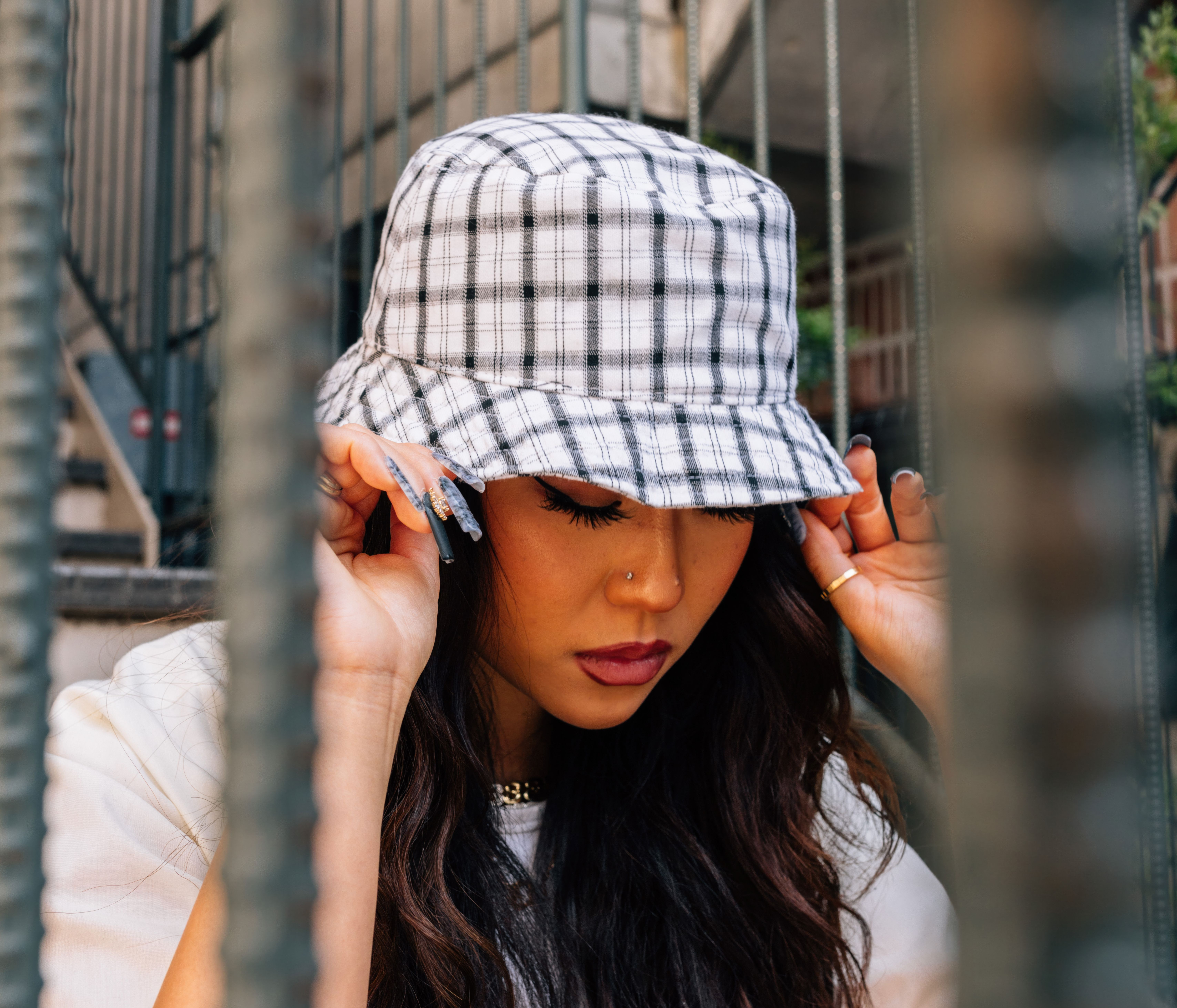 CHECK BUCKET HAT