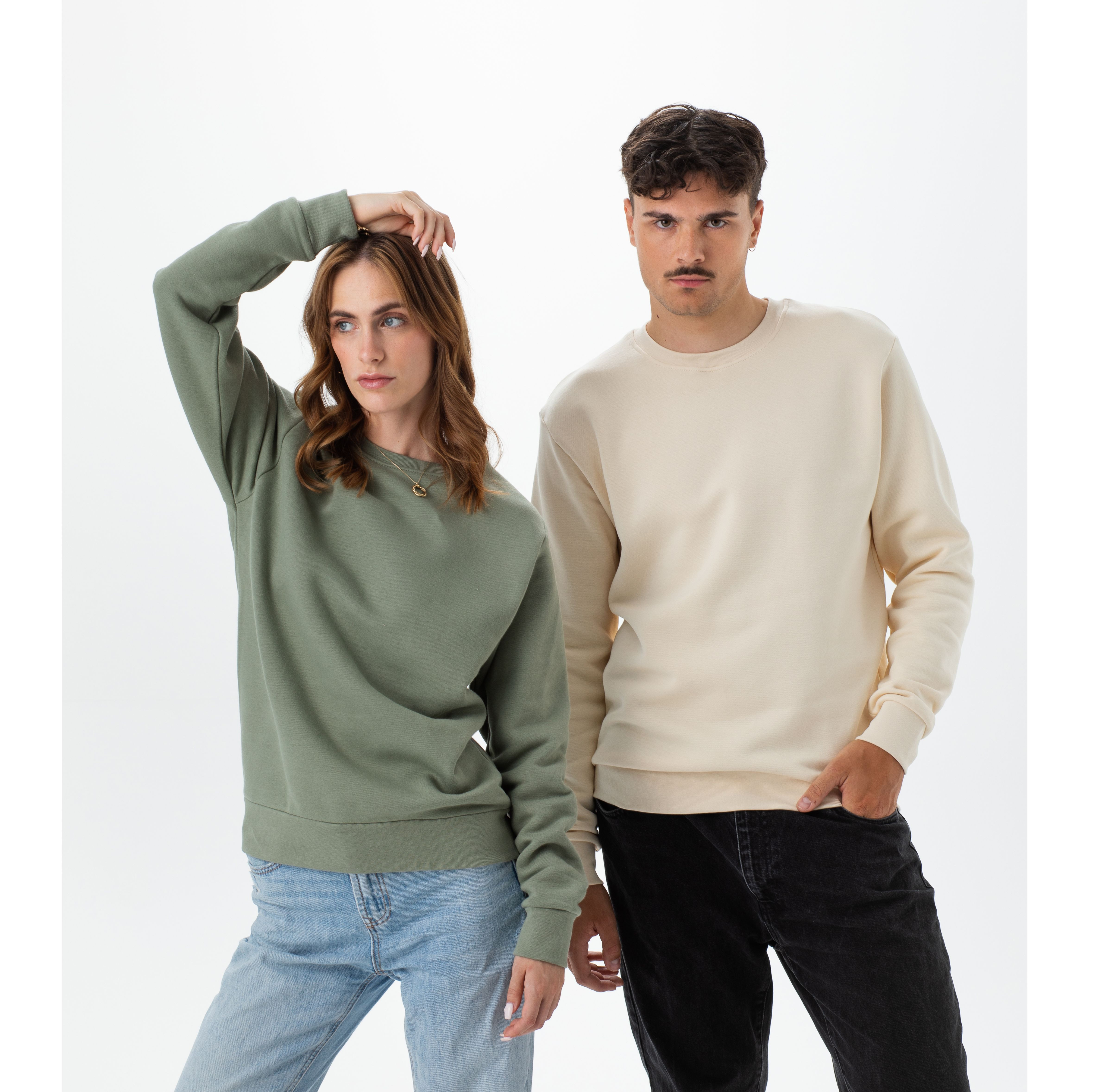 ESSENTIAL SWEATSHIRT